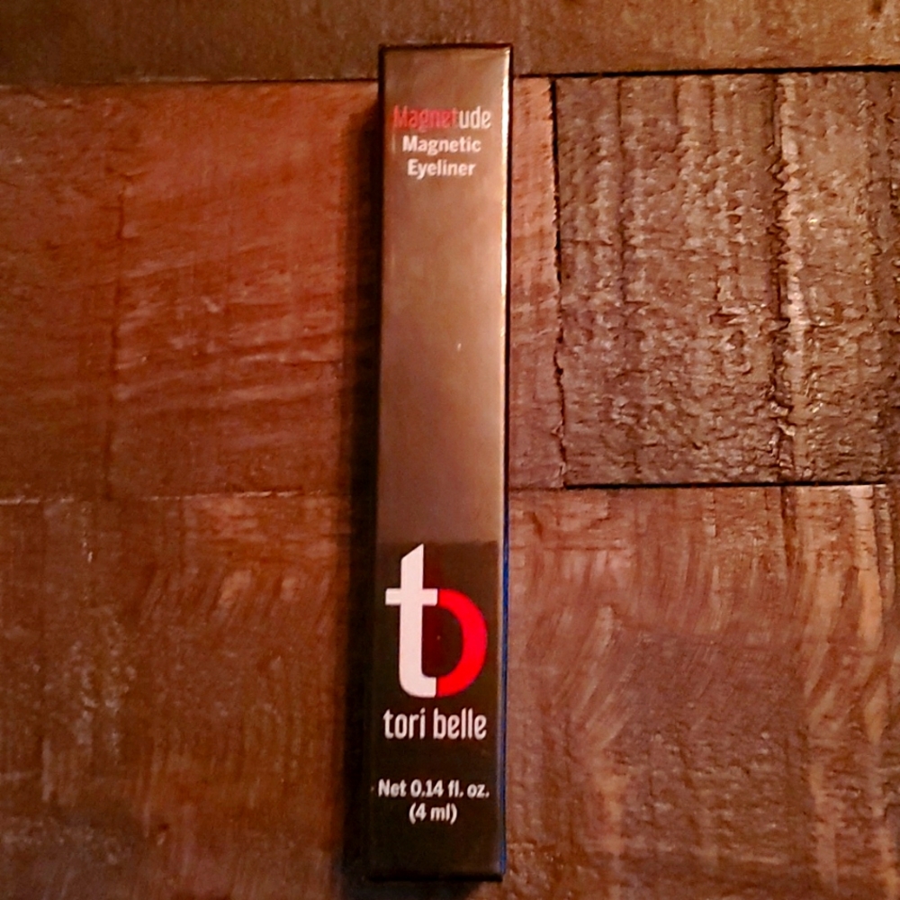 Tori belle magnetic eyeliner
